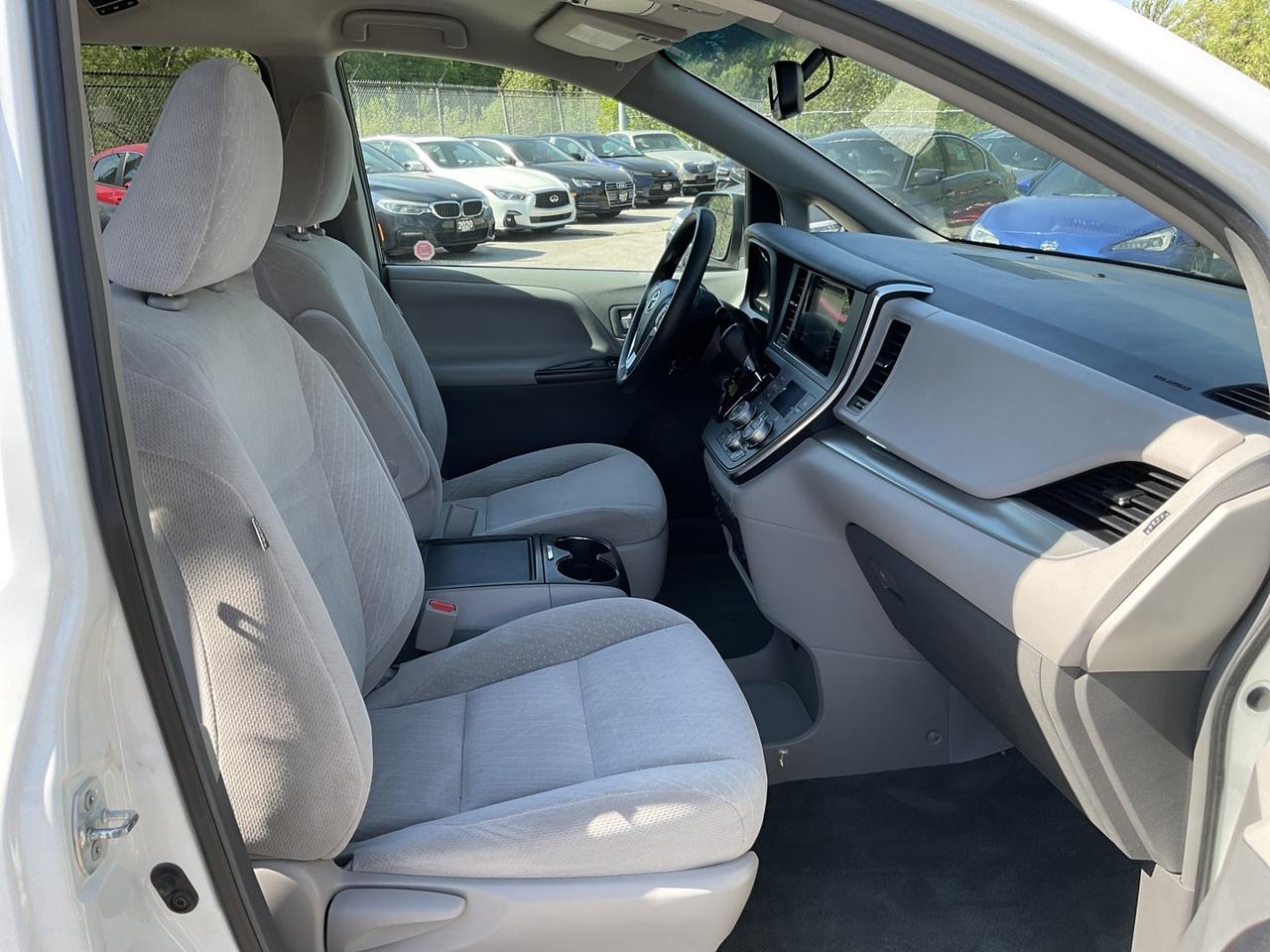 2017 Toyota Sienna LE 8-Passenger - BACK-UP CAM! PWR DOORS! 8 PASS! Photo