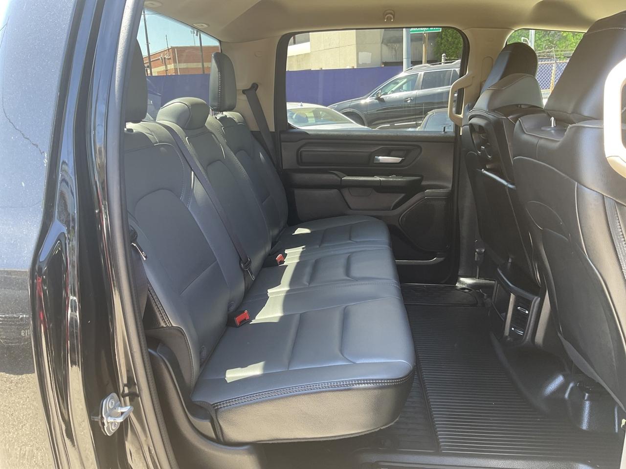 2020 RAM 1500 Tradesman Crew Cab SB 4WD - LEATHER! BACK-UP CAM! Photo