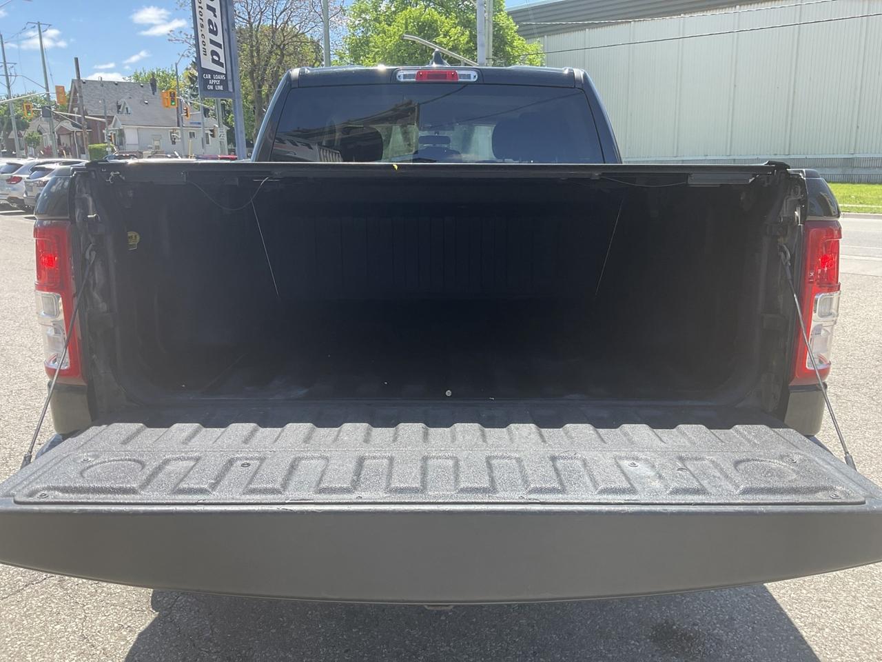 2020 RAM 1500 Tradesman Crew Cab SB 4WD - LEATHER! BACK-UP CAM! Photo