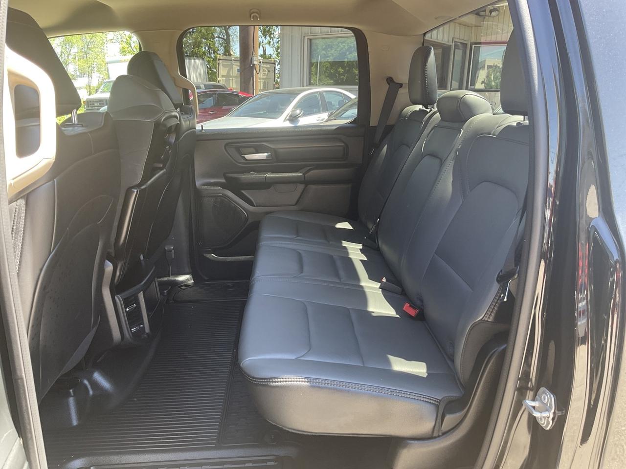 2020 RAM 1500 Tradesman Crew Cab SB 4WD - LEATHER! BACK-UP CAM! Photo