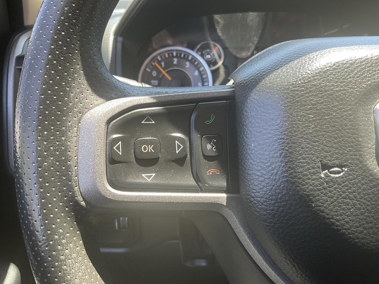 2020 RAM 1500 Tradesman Crew Cab SB 4WD - LEATHER! BACK-UP CAM! Photo