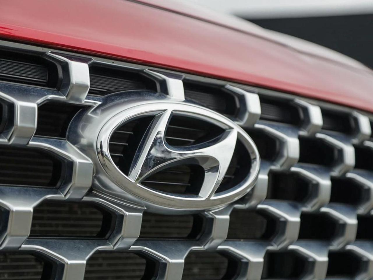 2022 Hyundai Santa Fe Preferred w/Trend Package 4dr All-Wheel Drive Photo