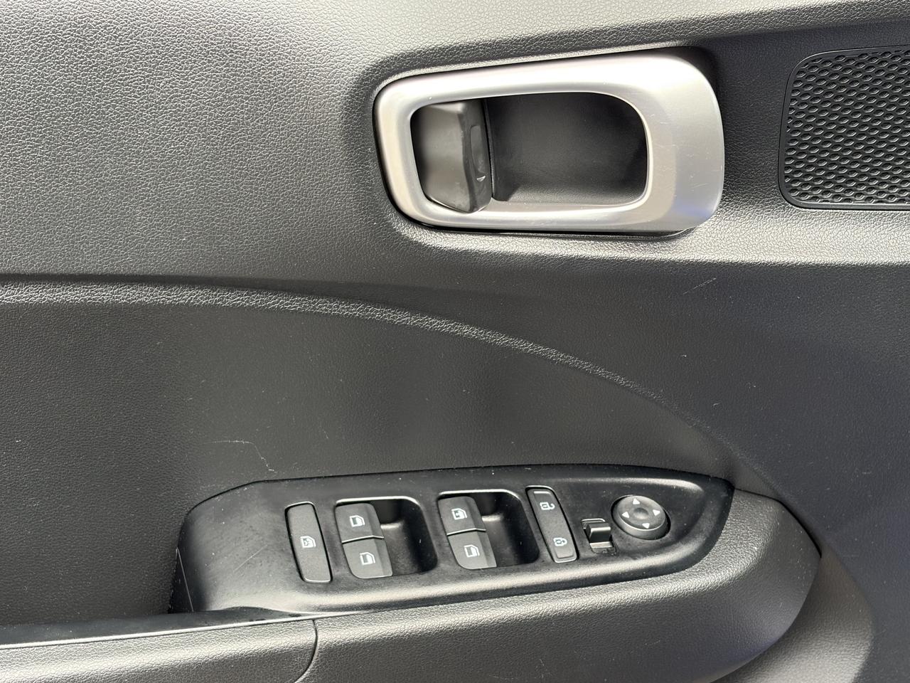 2022 Hyundai Venue Essential  ** CALL PICTON 1*866*979*8802 Photo