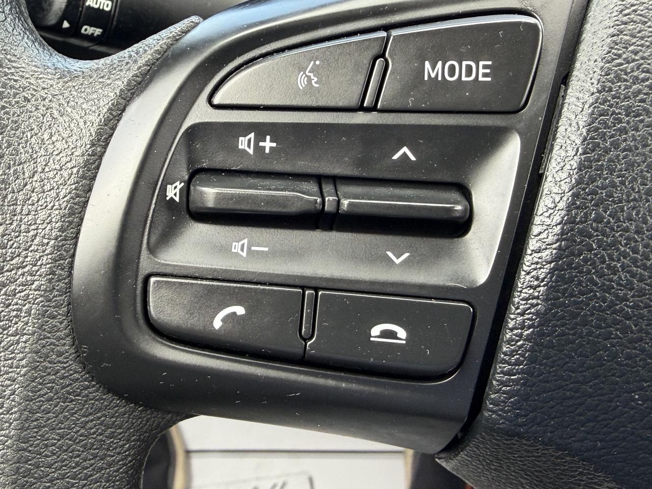 2022 Hyundai Venue Essential  ** CALL PICTON 1*866*979*8802 Photo