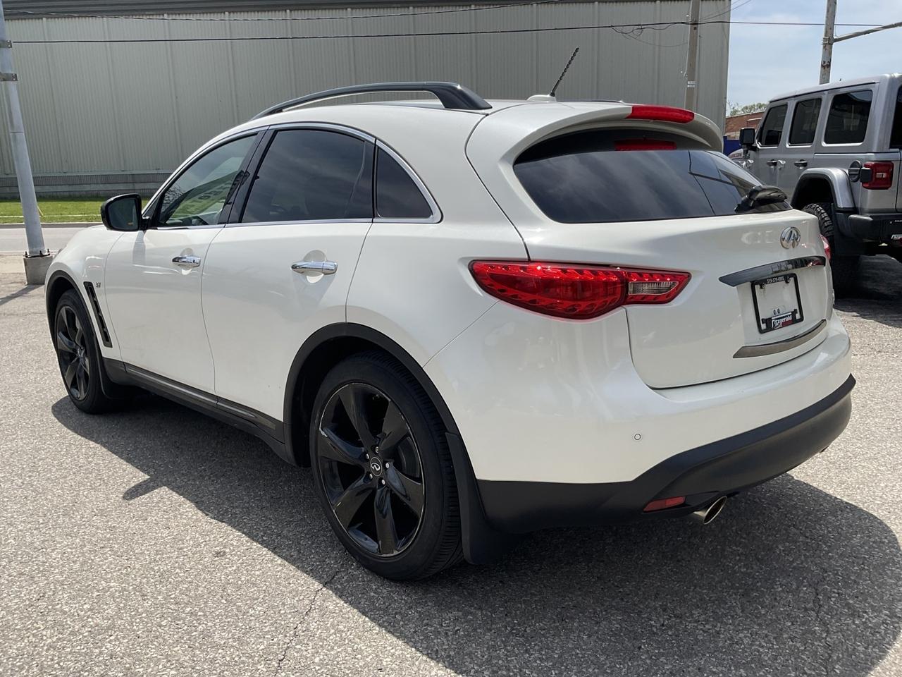 2017 Infiniti QX70 S AWD - LEATHER! NAV!360 CAM! SUNROOF! COOLED SEAT Photo