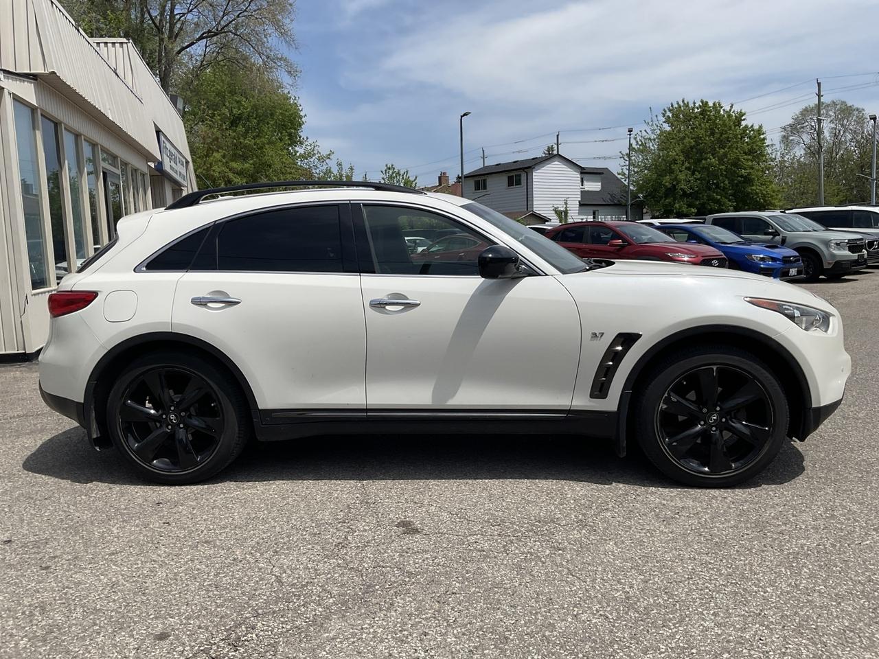 2017 Infiniti QX70 S AWD - LEATHER! NAV!360 CAM! SUNROOF! COOLED SEAT Photo