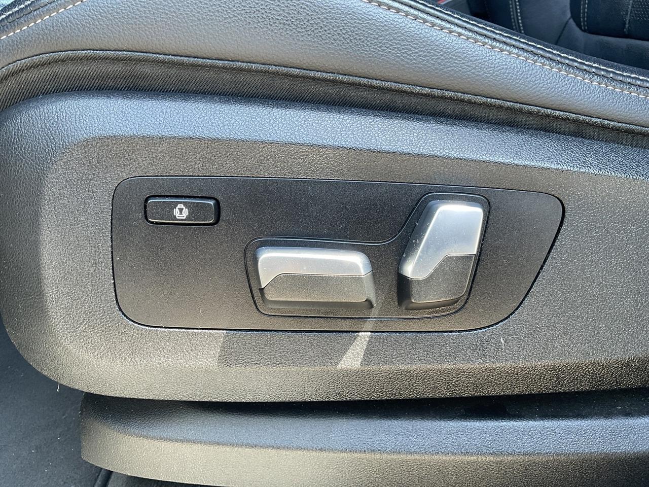 2019 BMW X5 xDrive40i - LTHR! NAV! BACK-UP CAM! BSM! PANO ROOF Photo