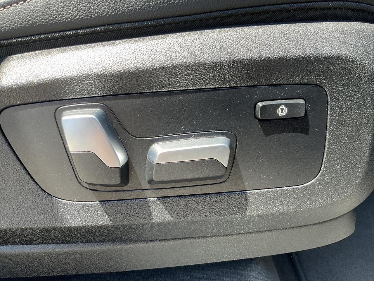 2019 BMW X5 xDrive40i - LTHR! NAV! BACK-UP CAM! BSM! PANO ROOF Photo