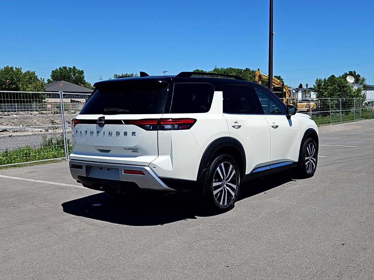 2024 Nissan Pathfinder Platinum 4WD Photo4