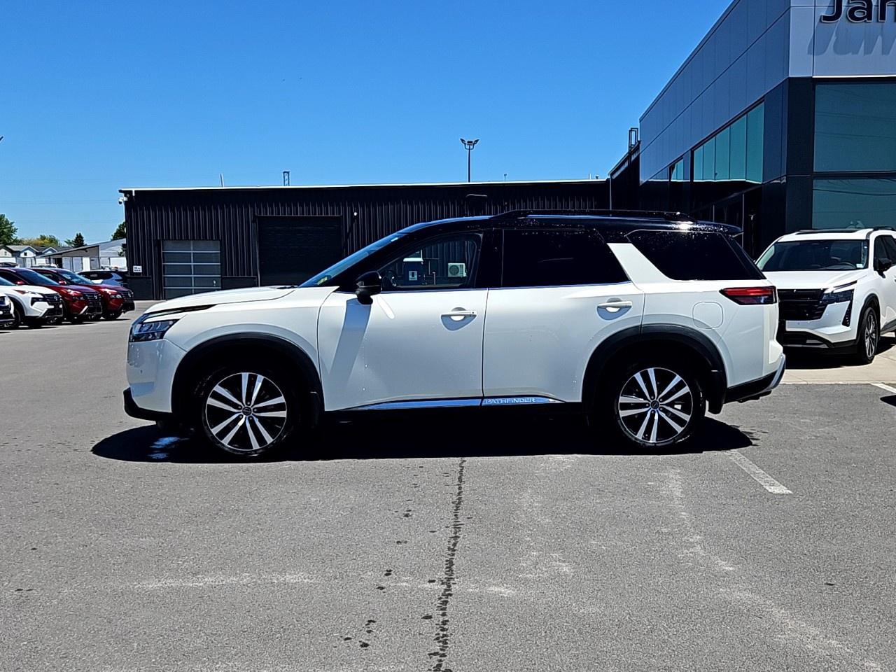 2024 Nissan Pathfinder Platinum 4WD Photo