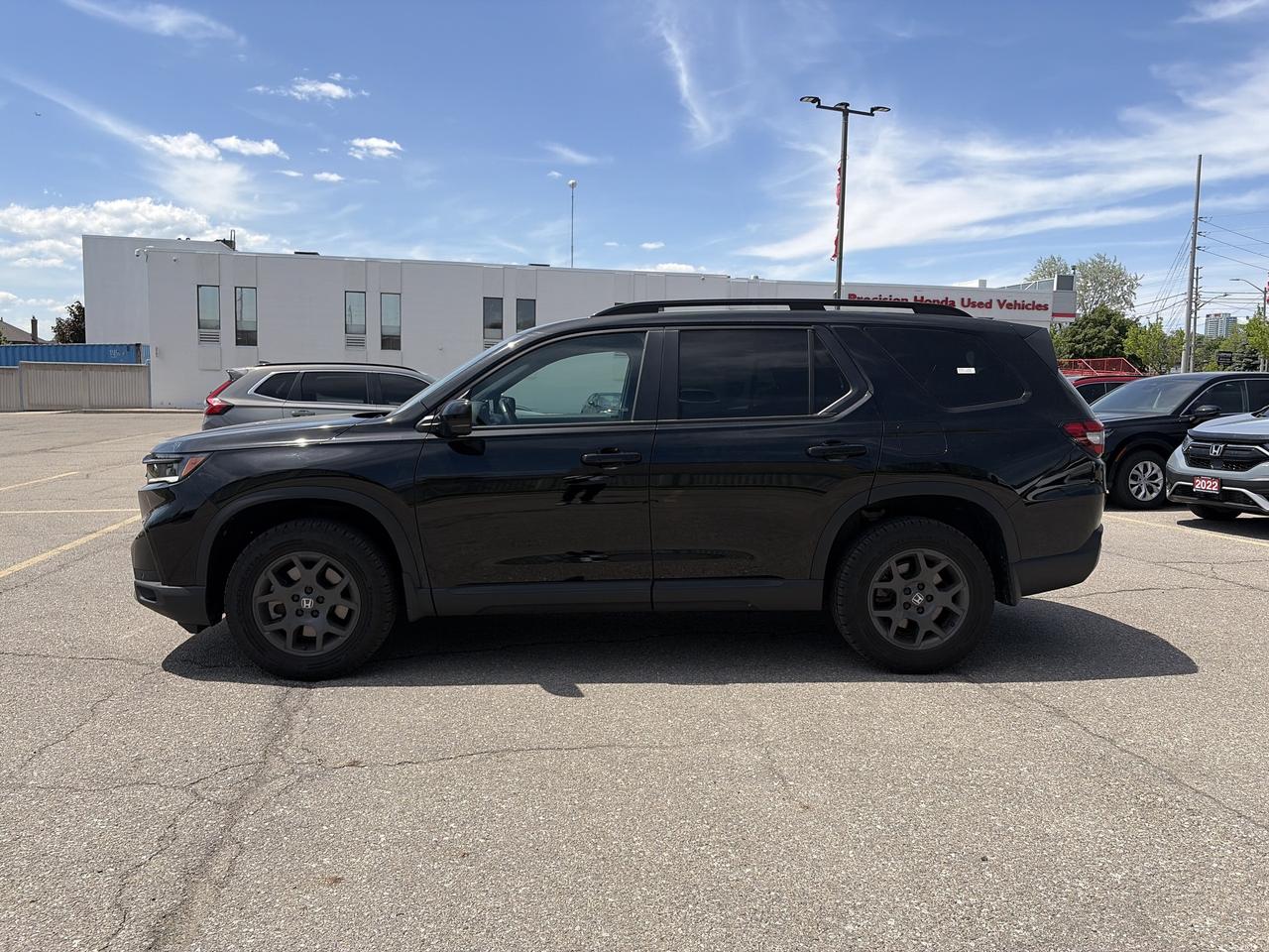 2025 Honda Pilot TrailSport AWD Photo2