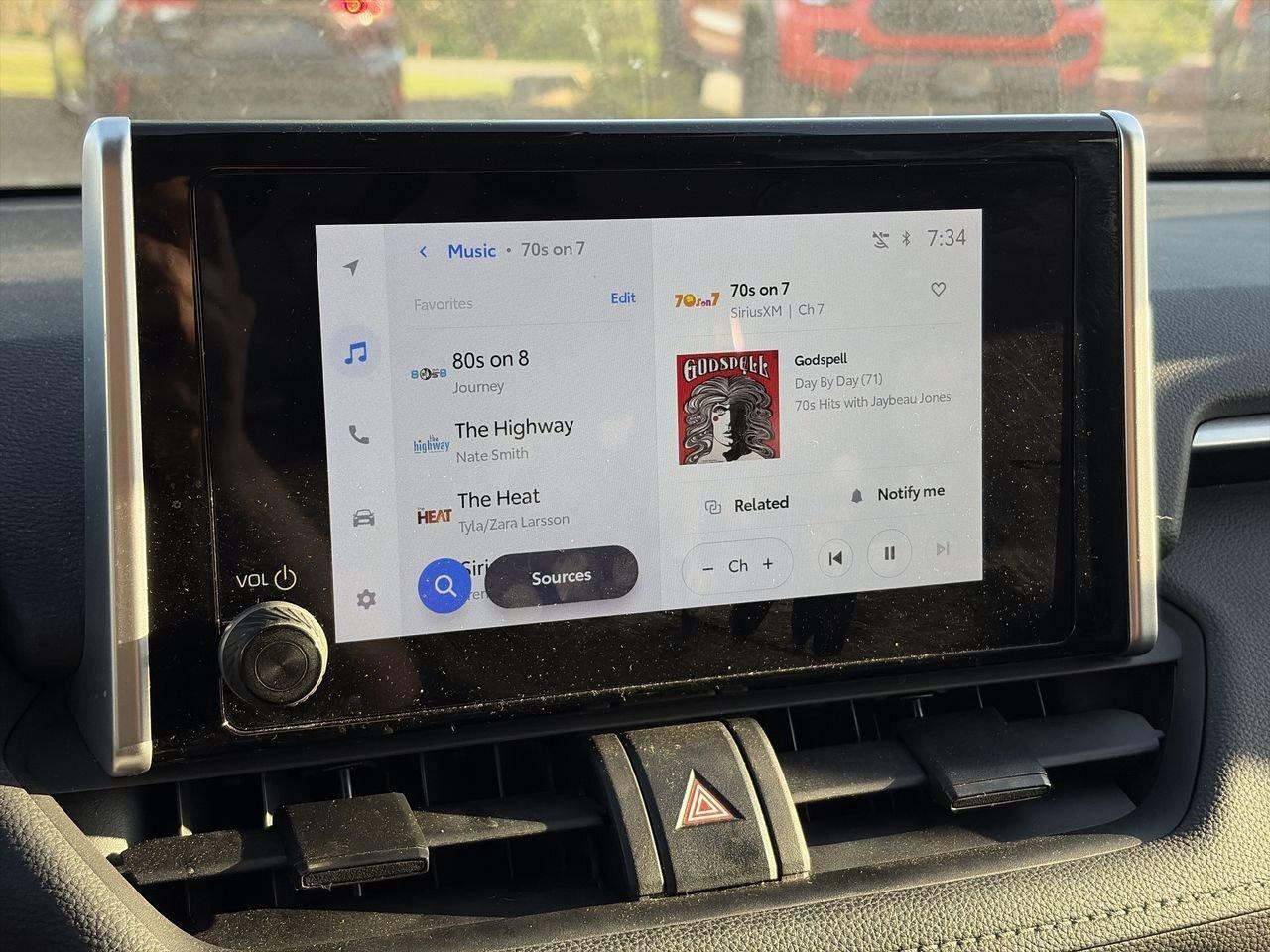2025 Toyota RAV4 Hybrid XLE AWD 6.95%TCUV   WIRELESS CARPLAY/ANDROID AUTO Photo