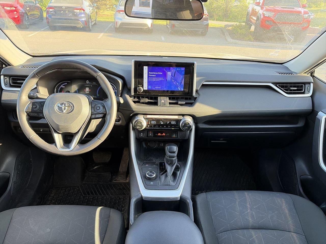 2025 Toyota RAV4 Hybrid XLE AWD 6.95%TCUV   WIRELESS CARPLAY/ANDROID AUTO Photo