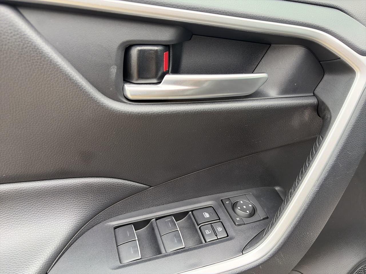 2025 Toyota RAV4 Hybrid XLE AWD WIRELESS CARPLAY/ANDROID AUTO   HEAT STEER Photo