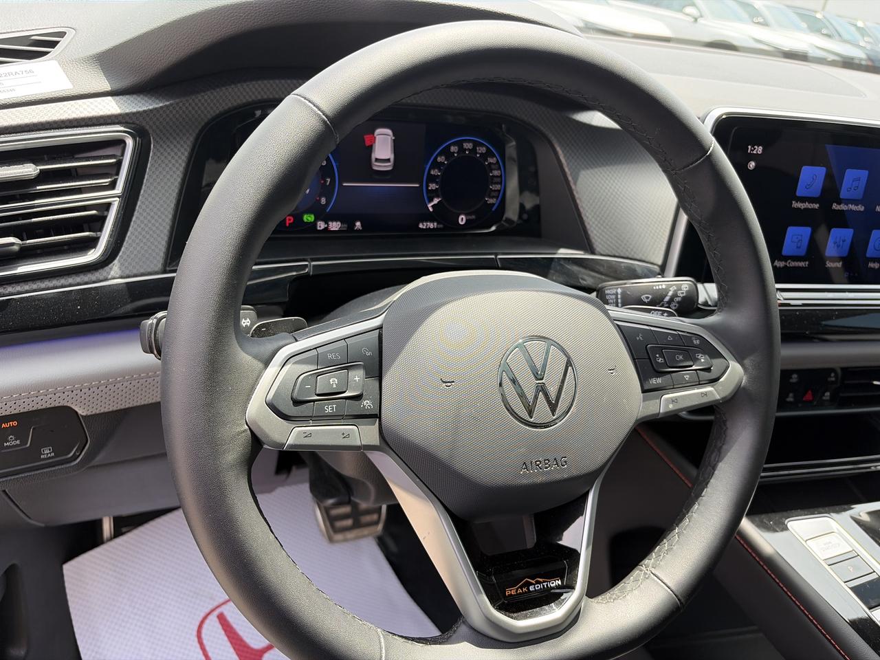 2024 Volkswagen Atlas Peak Edition Photo