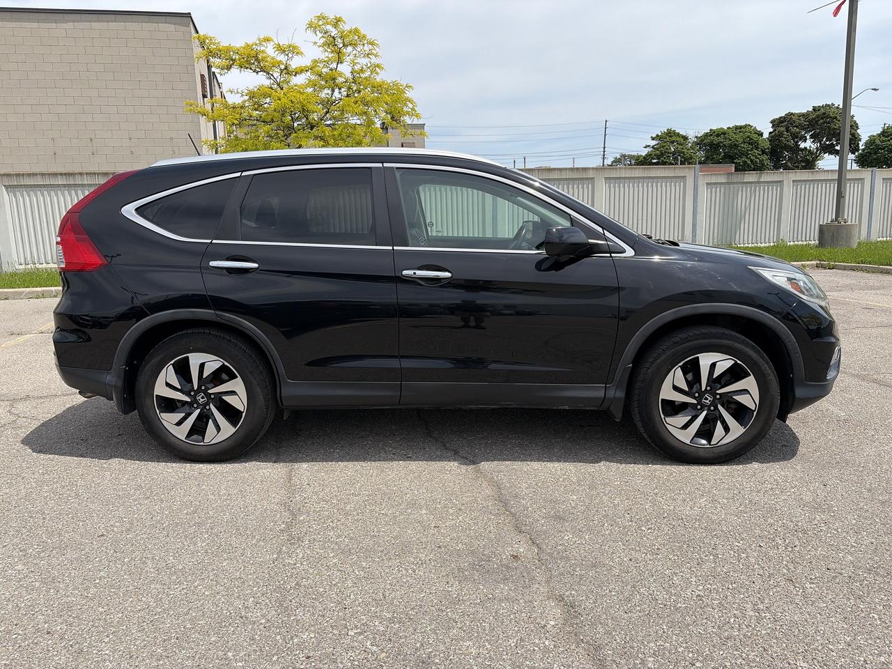 2015 Honda CR-V Touring Leather  Navigation  Sunroof Photo