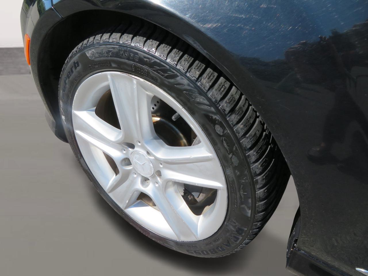 2008 Mercedes-Benz C-Class 4dr Sdn 3.0L 4MATIC Photo3