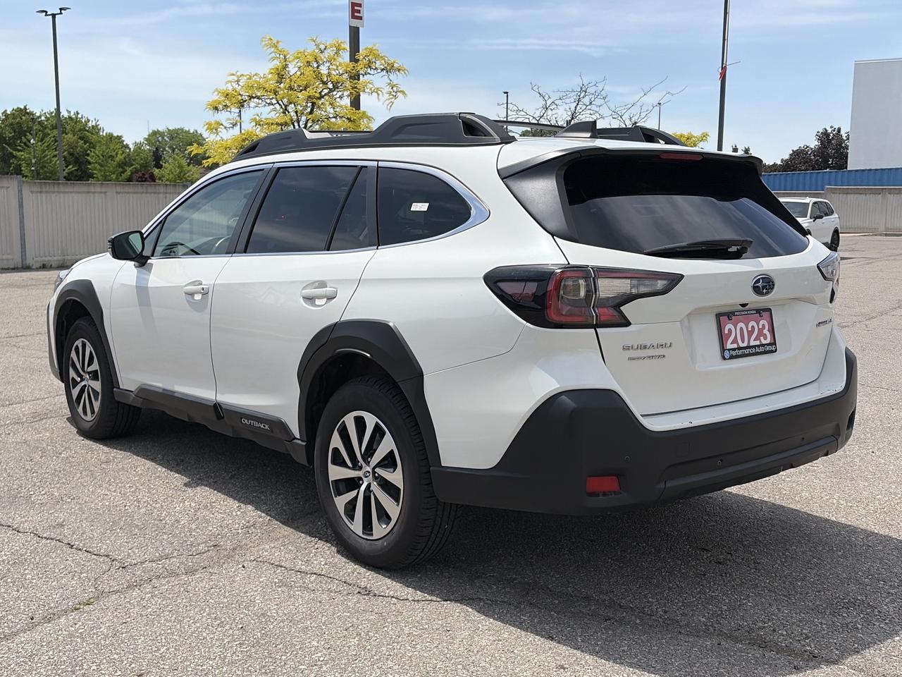 2023 Subaru Outback Touring Photo2