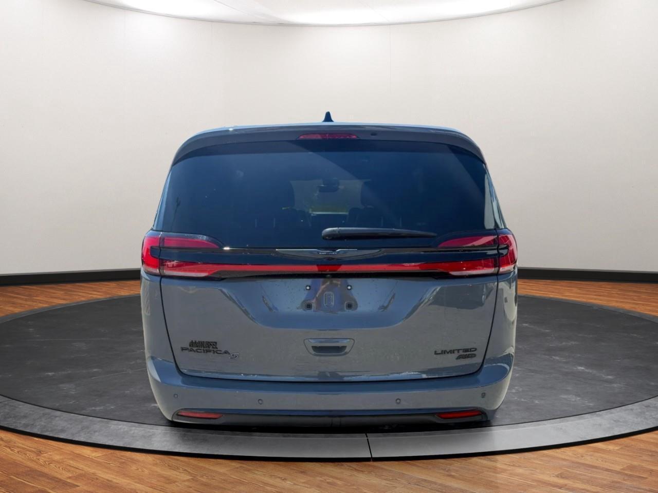2024 Chrysler Pacifica Limited Photo2
