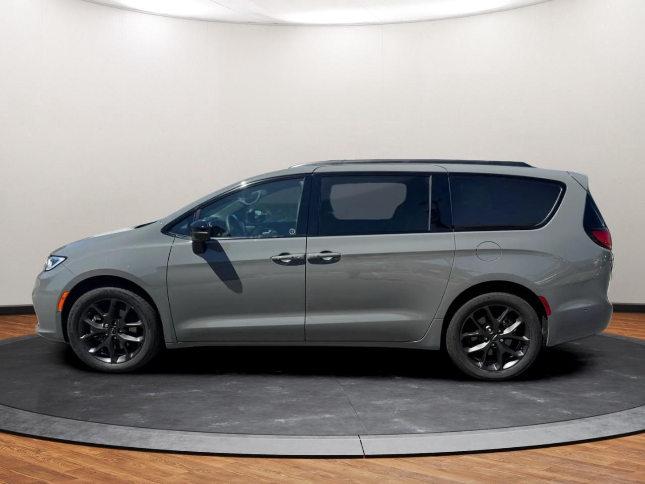 2024 Chrysler Pacifica Limited Photo