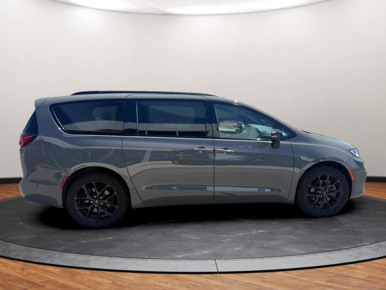2024 Chrysler Pacifica Limited Photo