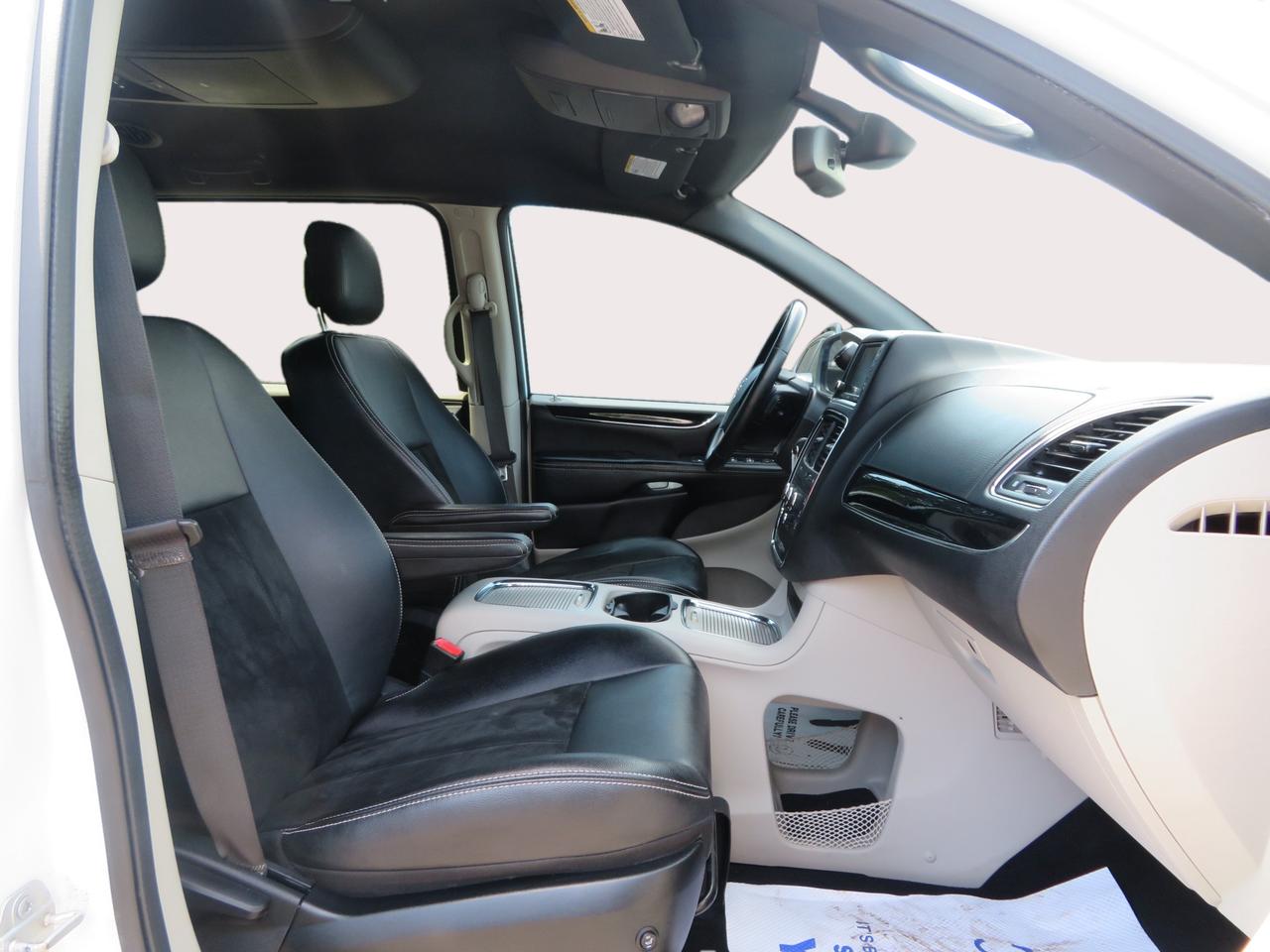 2019 Dodge Grand Caravan SXT Premium Plus 2WD Photo