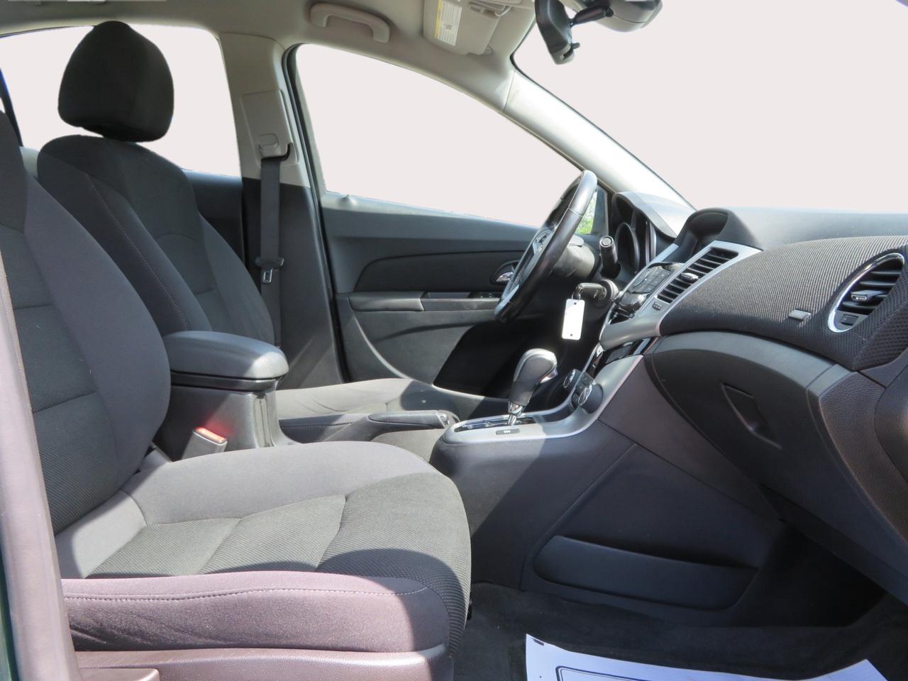 2014 Chevrolet Cruze 4dr Sdn 1LT Photo