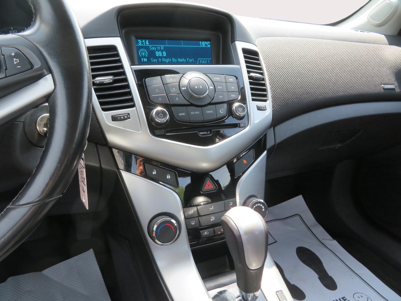 2014 Chevrolet Cruze 4dr Sdn 1LT Photo