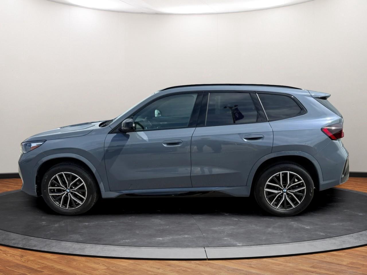 2026 BMW X1 xDrive28i Photo3