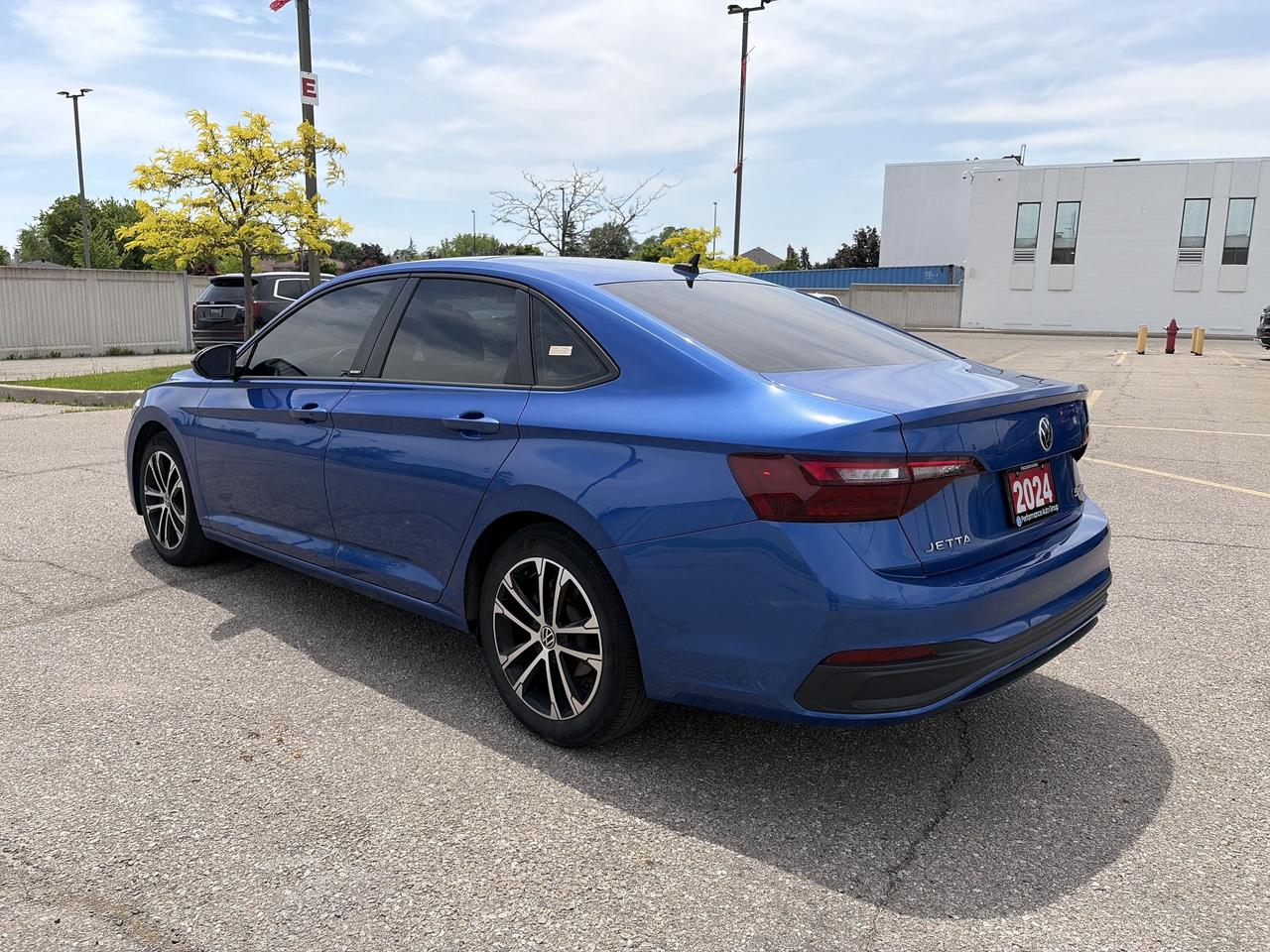 2024 Volkswagen Jetta Comfortline Leather Sunroof CarPlay Photo2