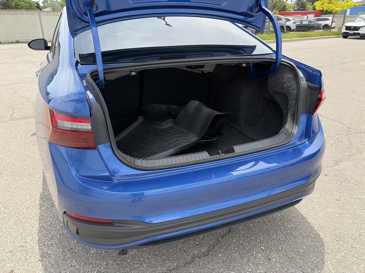 2024 Volkswagen Jetta Comfortline Leather Sunroof CarPlay Photo