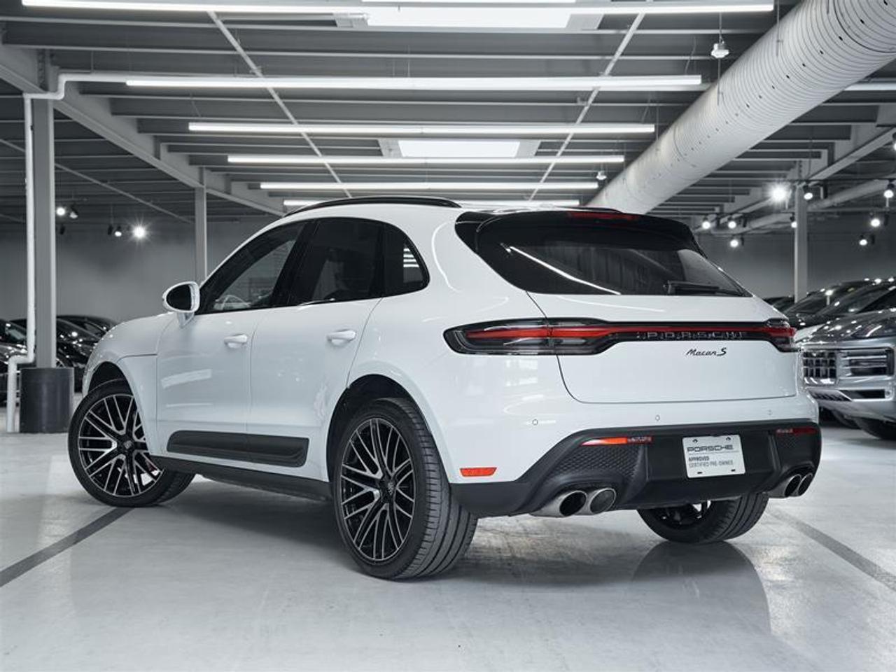2023 Porsche Macan S Photo2