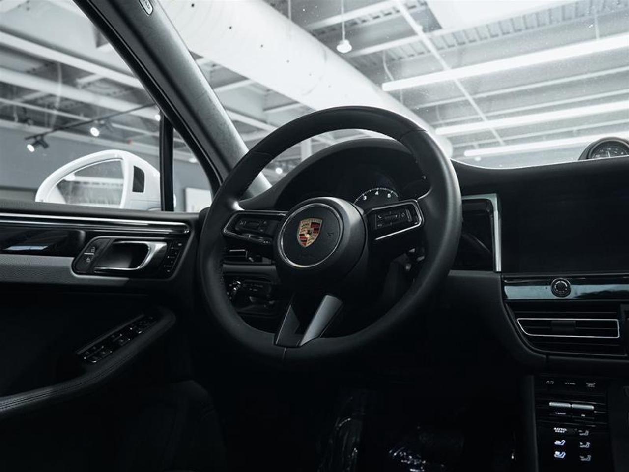 2023 Porsche Macan S Photo