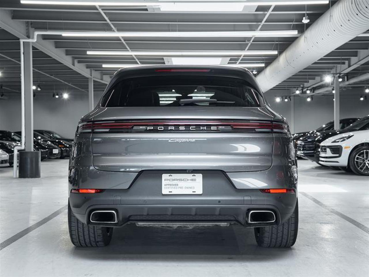 2024 Porsche Cayenne AWD Photo3