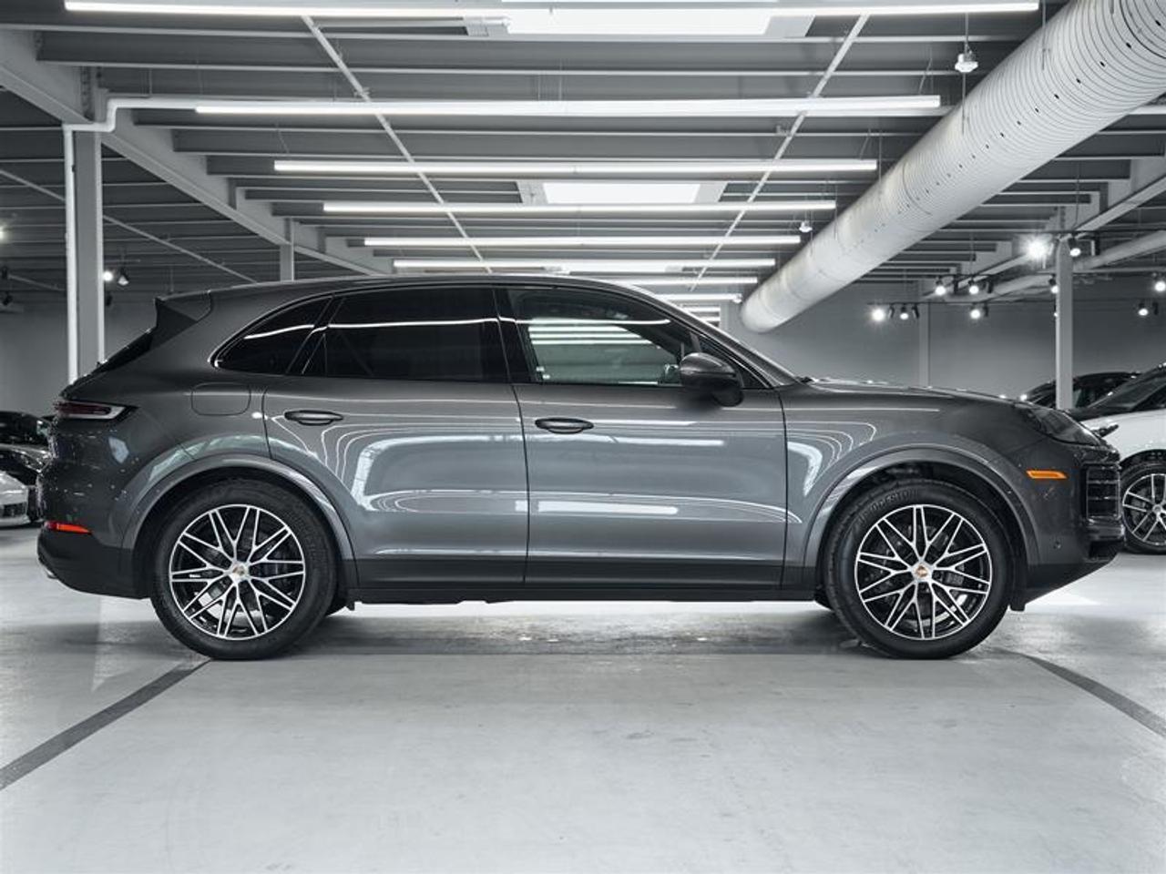 2024 Porsche Cayenne AWD Photo4