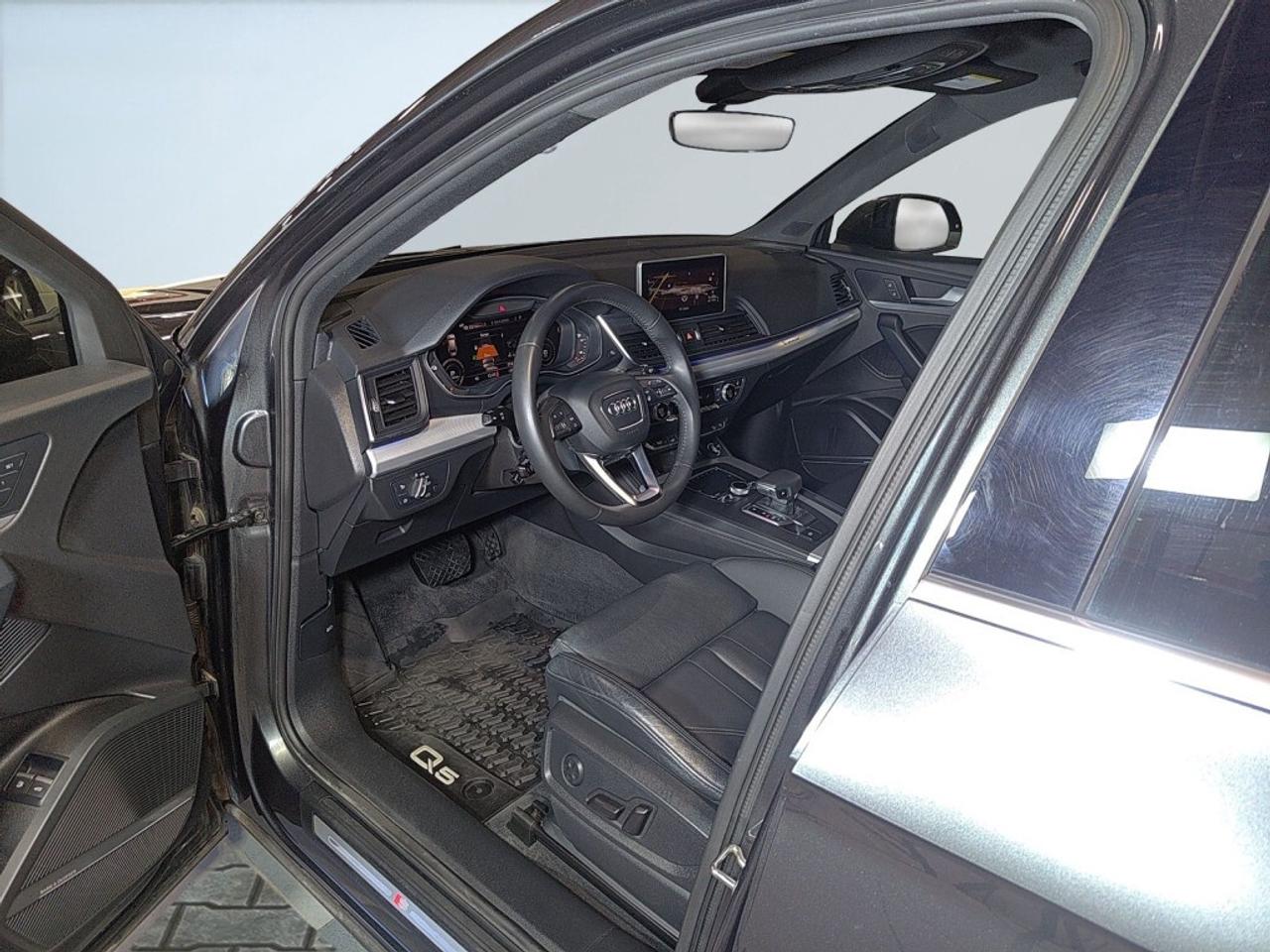 2020 Audi Q5 The Only Q5 E Hybrid Technik S-Line In Canada  Ver Photo