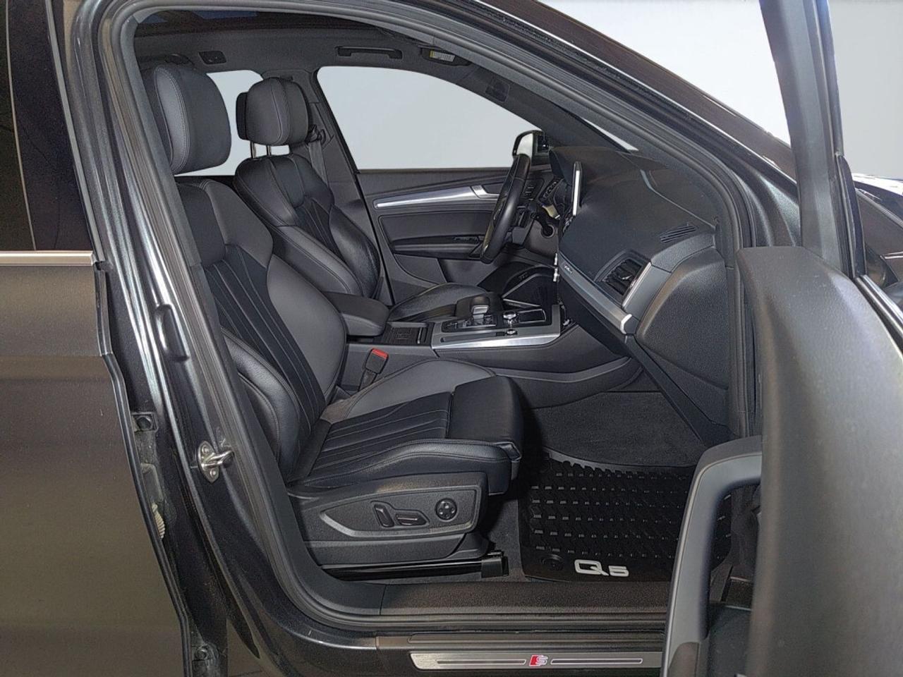2020 Audi Q5 The Only Q5 E Hybrid Technik S-Line In Canada  Ver Photo
