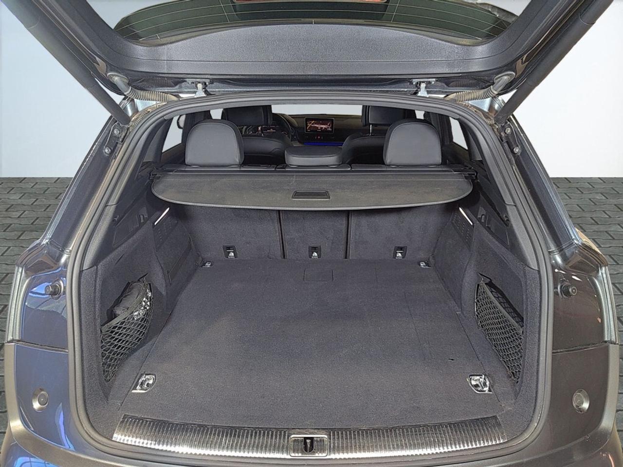 2020 Audi Q5 The Only Q5 E Hybrid Technik S-Line In Canada  Ver Photo