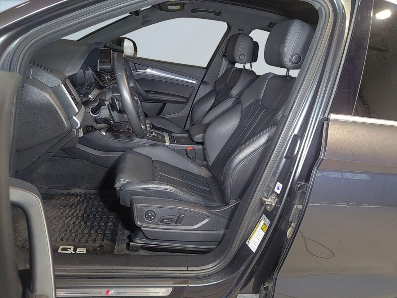 2020 Audi Q5 The Only Q5 E Hybrid Technik S-Line In Canada  Ver Photo