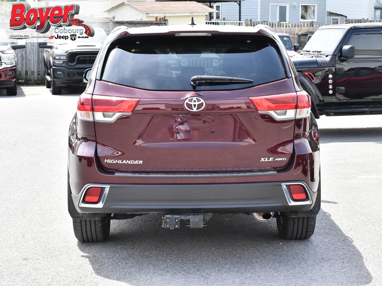 2019 Toyota Highlander AWD XLE Photo4
