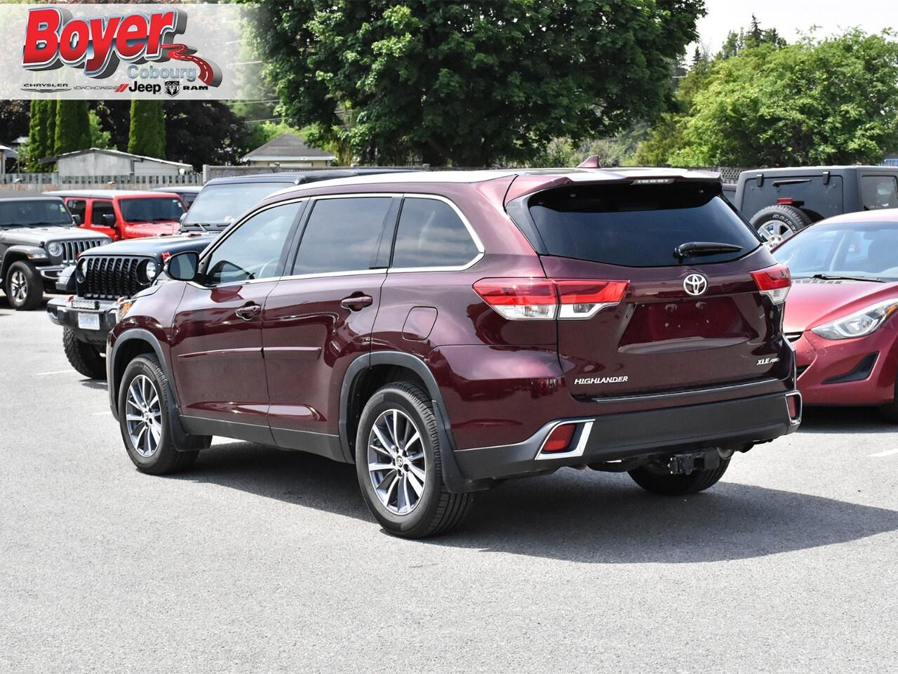 2019 Toyota Highlander AWD XLE Photo3