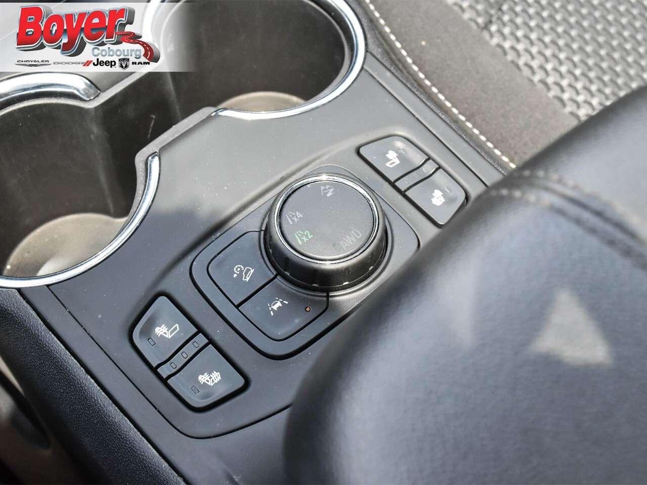 2023 GMC Terrain AWD SLE One Owner, dealer serviced, Power Moonroof Photo