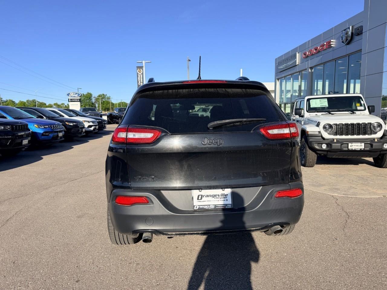 2014 Jeep Cherokee 4WD 4dr North Photo