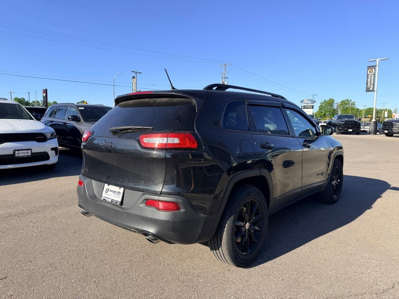 2014 Jeep Cherokee 4WD 4dr North Photo