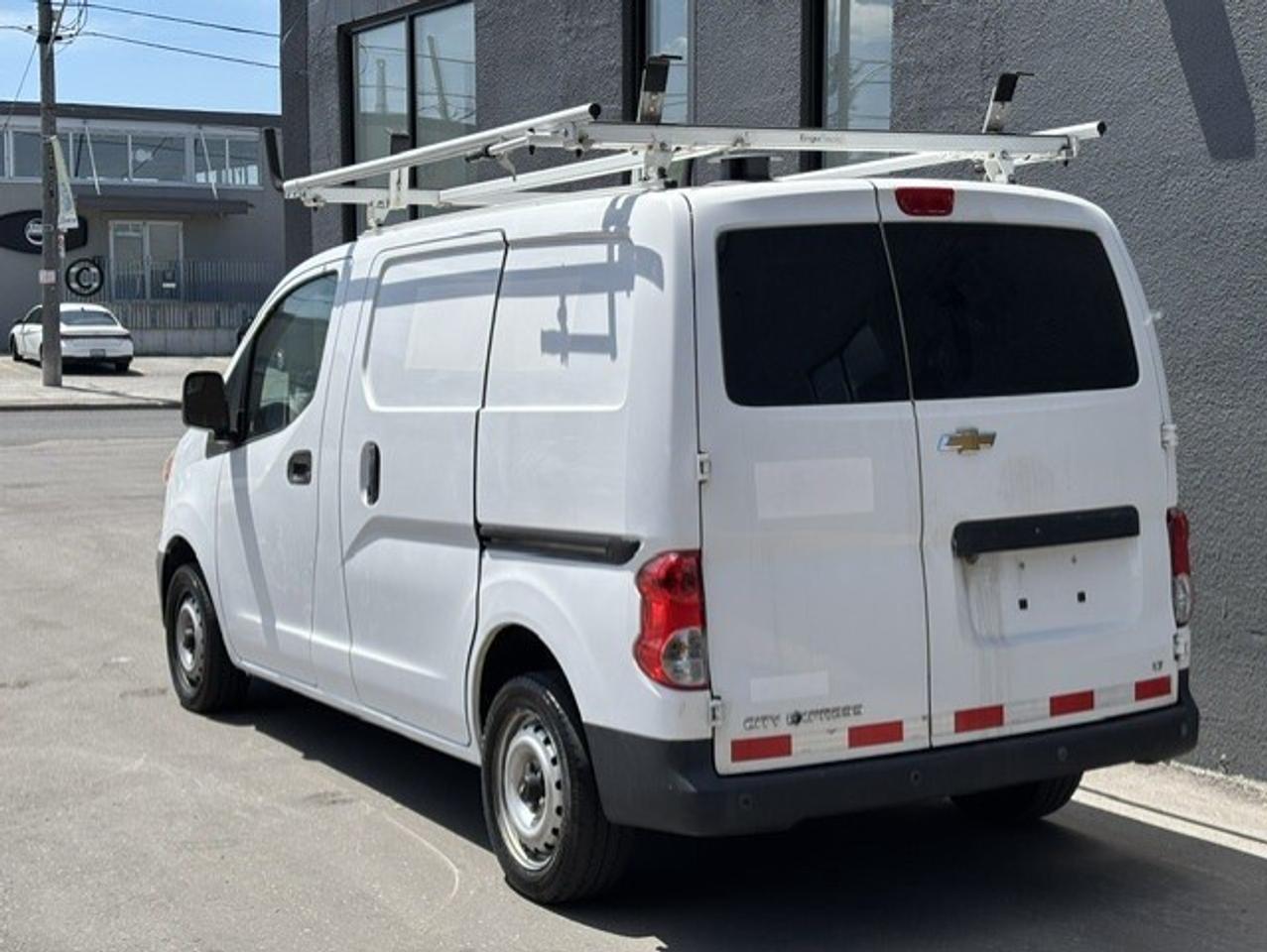 2015 Chevrolet City Express LT LADDER RACKS-DIVIDER-SHELVES-WINTER/SUMMER TIRE Photo2