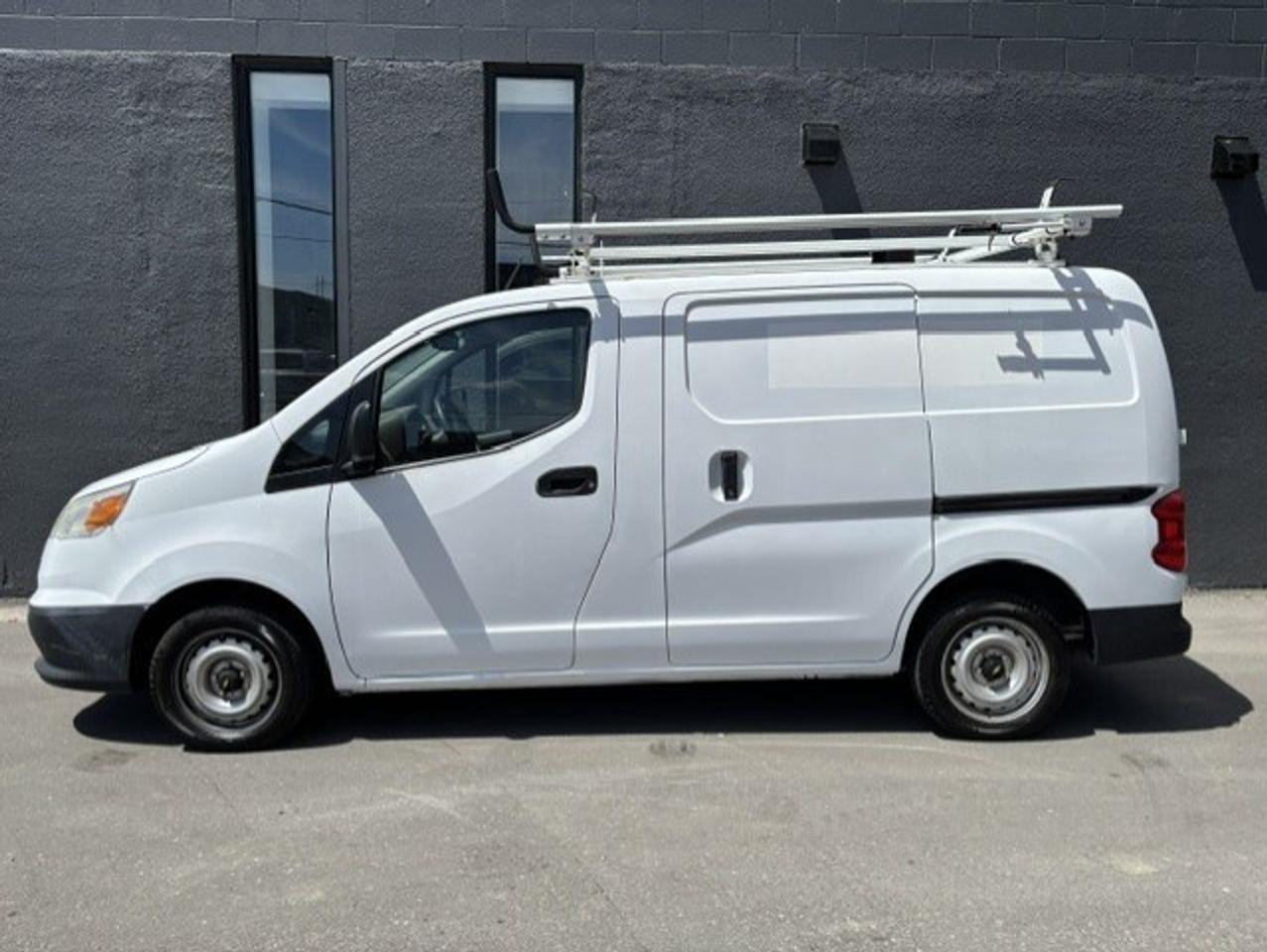 2015 Chevrolet City Express LT LADDER RACKS-DIVIDER-SHELVES-WINTER/SUMMER TIRE Photo