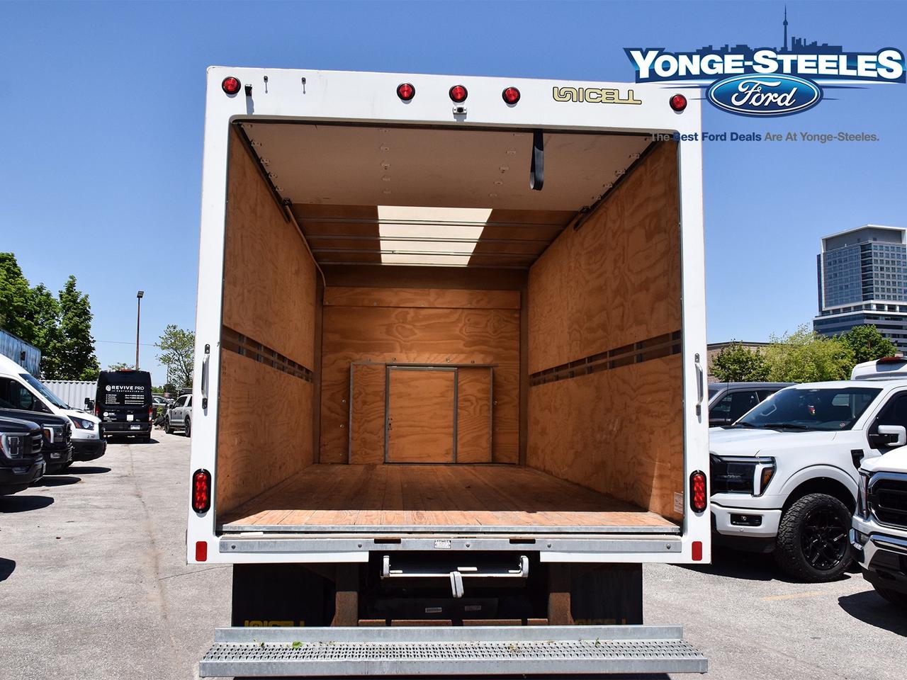 2025 Ford E-450 UNICEL CUBE VAN - FIBERGLASS Photo