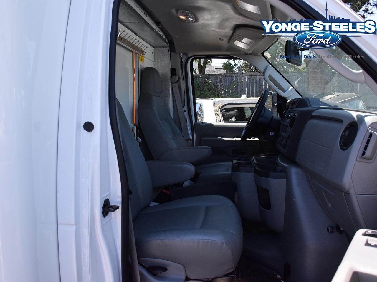 2025 Ford E-450 UNICEL CUBE VAN - FIBERGLASS Photo