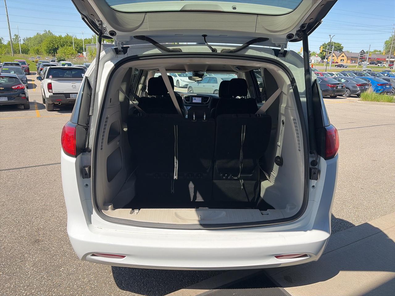 2024 Chrysler Grand Caravan SXT Photo4