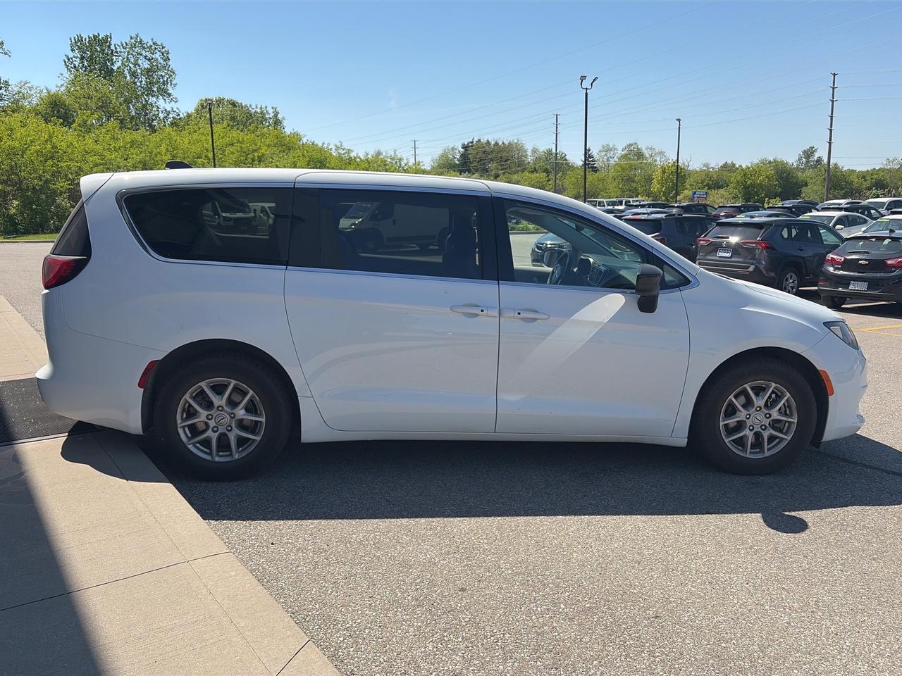 2024 Chrysler Grand Caravan SXT Photo